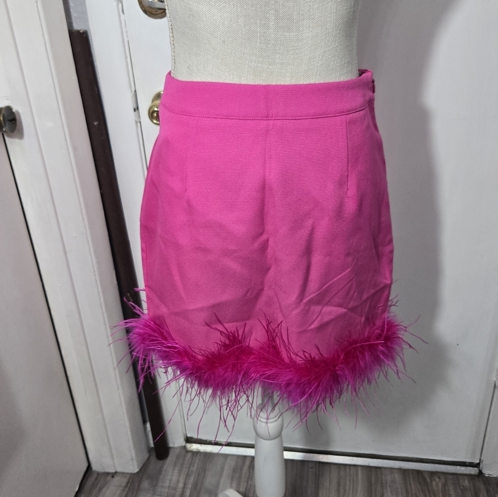 Mainstrip Feather Trim Pink Skirt NWT Sz Small